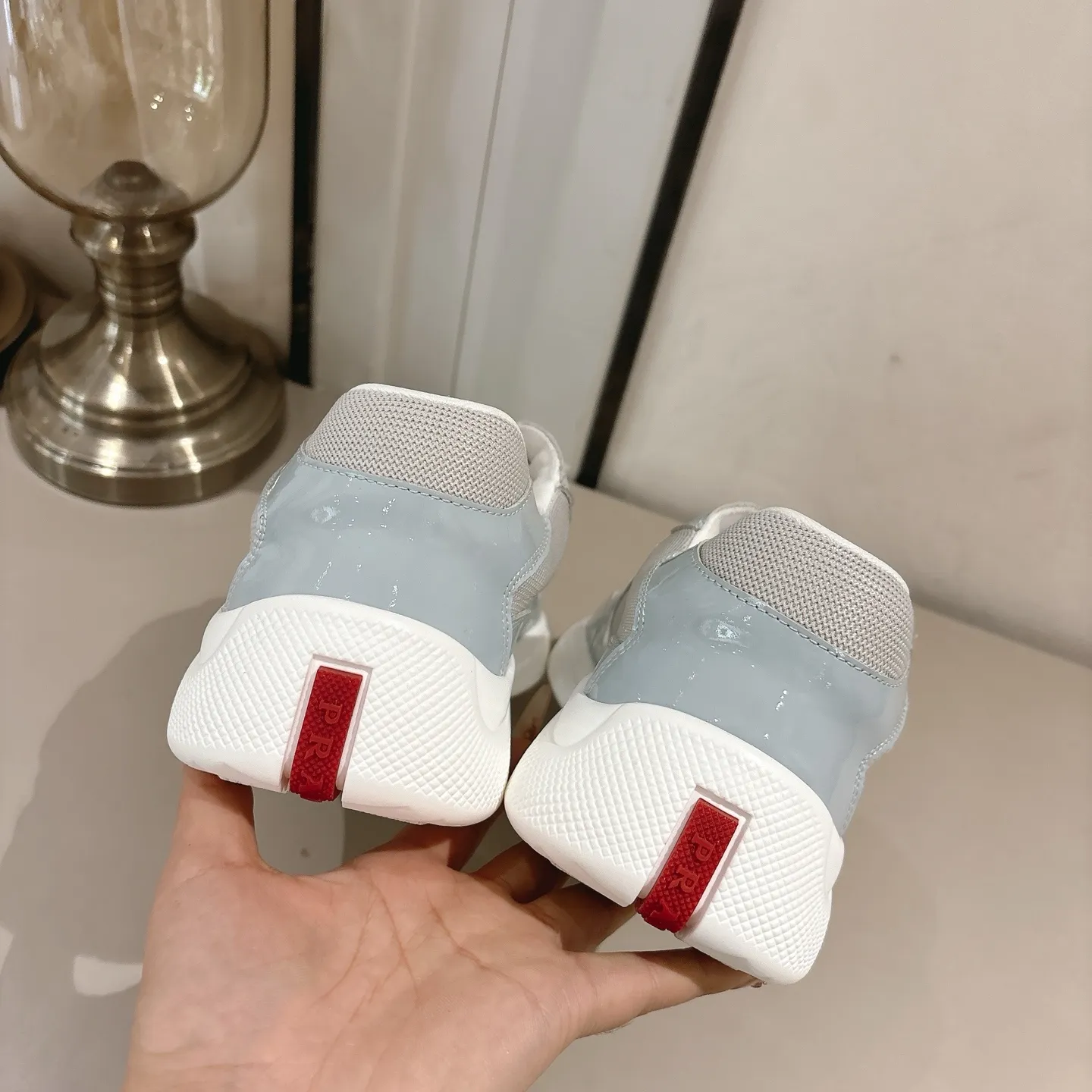 Factory direct sales p520🐘🐘Women's shoes, women's clothing (top version) Prada casual sports shoes, fashionable thick-soled casual loafers, unique taste, loved by everyone and easy to control, popular every year. There is also a versatile classic shoe last, enough to conquer you, wear it, increase the height and leisure, simple and handsome on the feet. The fabric is imported patent leather, the inner foot pad is breathable mesh, soft and delicate, the foot feels comfortable, ip Foam mold anti-slip lightweight outsole